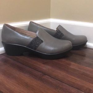 Dansko NWOT women’s shoes. Grey, black detailing